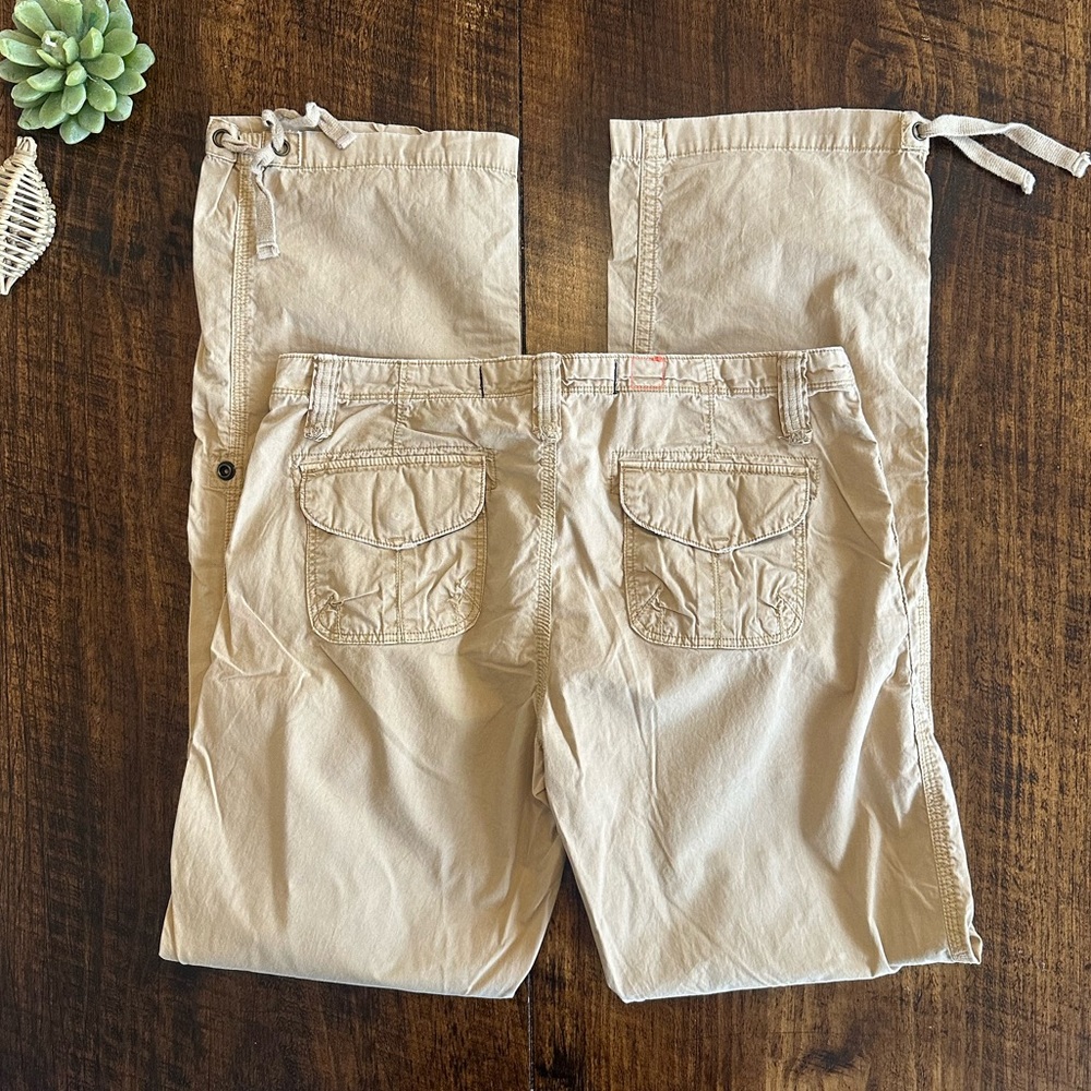 American Eagle | Y2K Tan Mid-rise Cargo Utility Pants - Picture 2 of 5